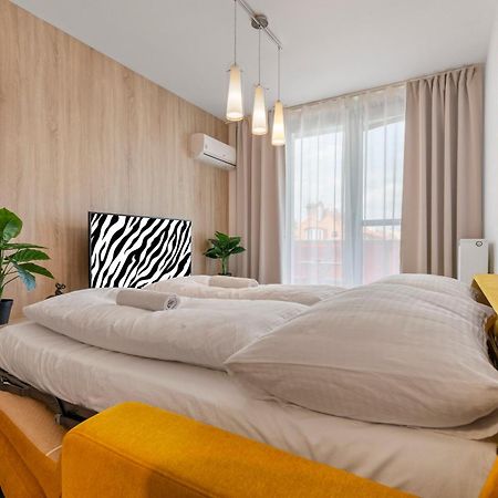 Lam Safari - Balcony - Ac - Free Parking Apartman Pozsony Kültér fotó