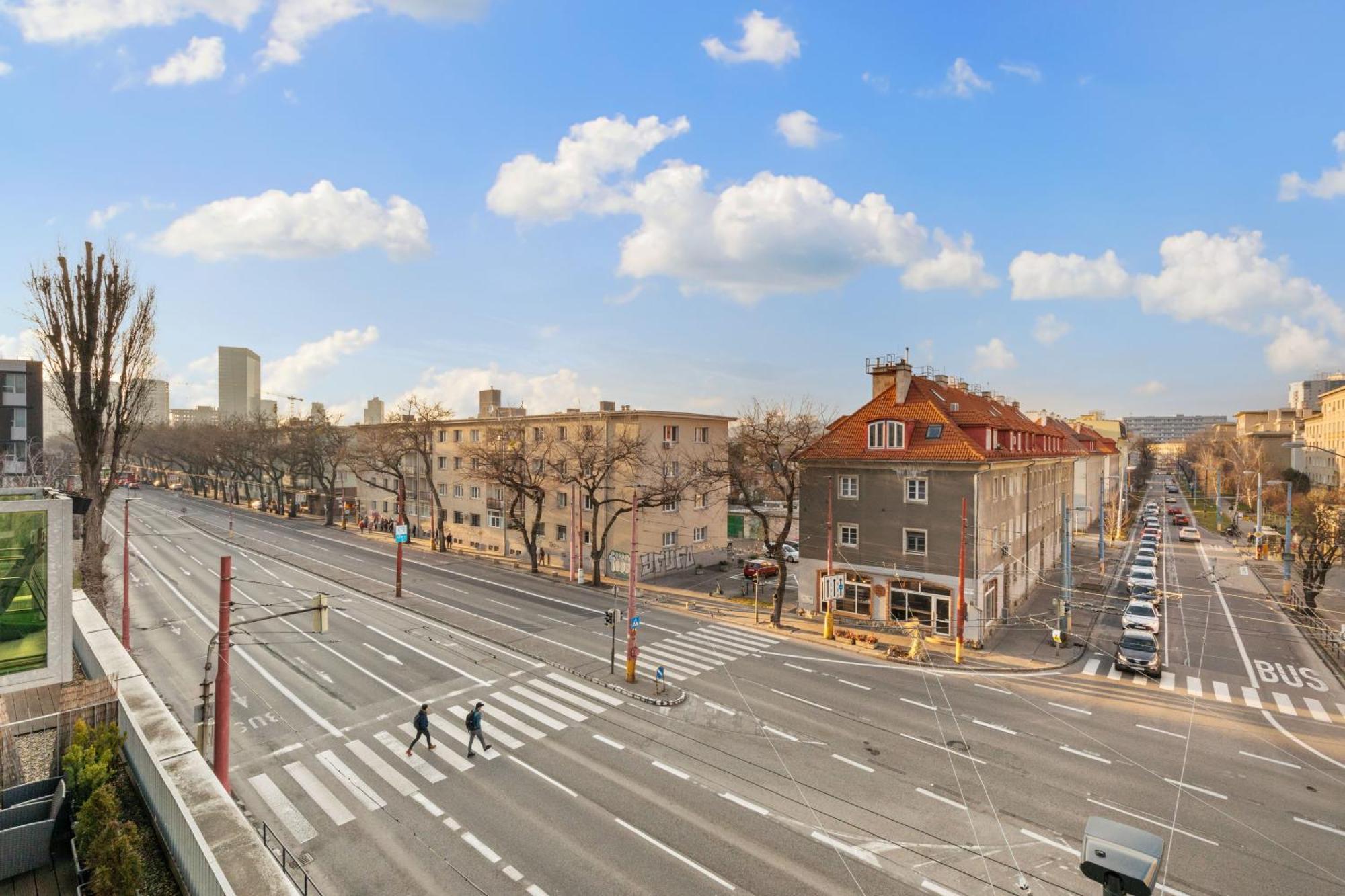 Lam Safari - Balcony - Ac - Free Parking Apartman Pozsony Kültér fotó