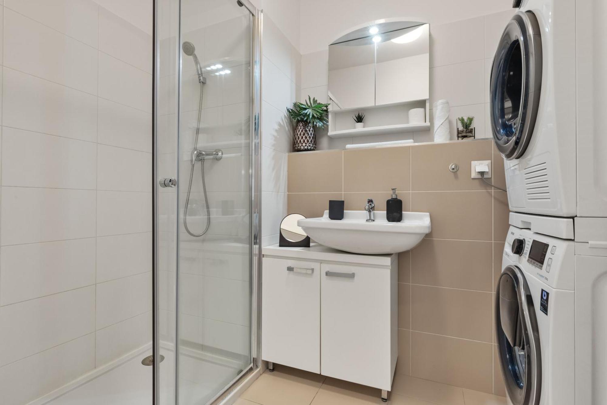 Lam Safari - Balcony - Ac - Free Parking Apartman Pozsony Kültér fotó