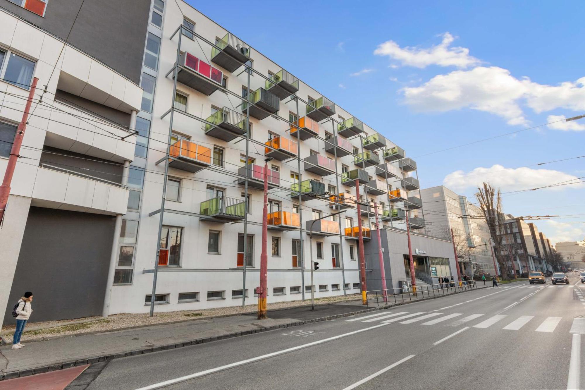 Lam Safari - Balcony - Ac - Free Parking Apartman Pozsony Kültér fotó